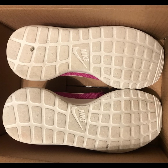 Nike Roshes size 8. Worn only a few times. - Picture 2 of 4